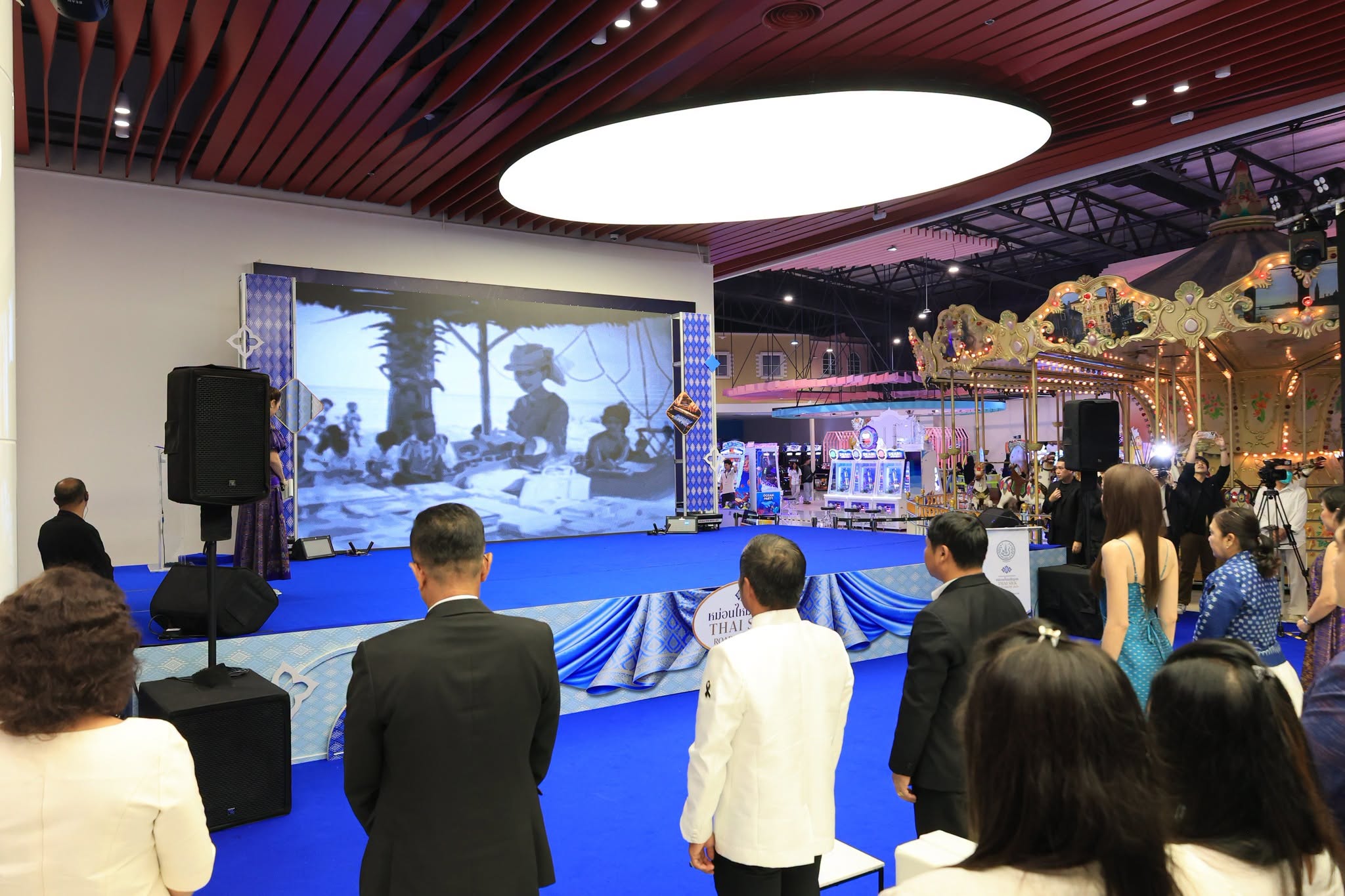 title - ส.ป.ก. ร่วมเป็นเกียรติในพิธีเปิดงานโครงการประชาสัมพันธ์และส่งเสริมการจำหน่ายผ้าไหมและผลิตภัณฑ์หม่อนไหมสัญจร ณ กรุงเทพมหานครและจังหวัดนนทบุรี ครั้งที่ 2